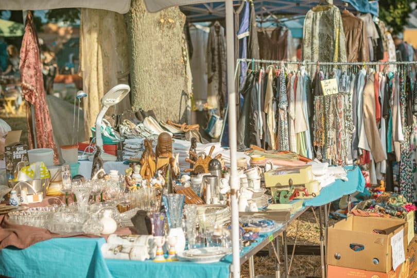 Trödel- und Krammarkt auf dem Festplatz auf dem Petersberg bei Halle
