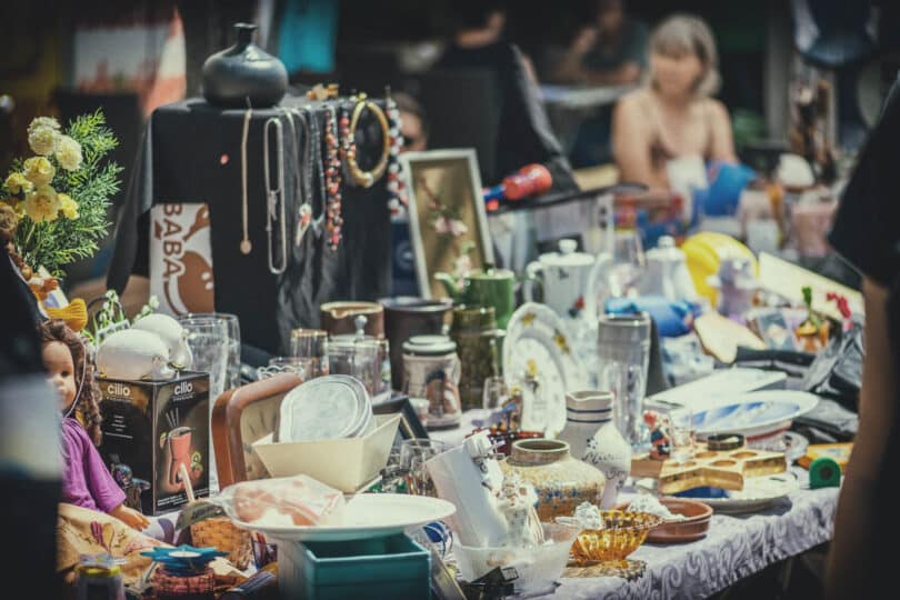 Nachtflohmarkt vor der Rindermarkthalle in St. Pauli in Hamburg