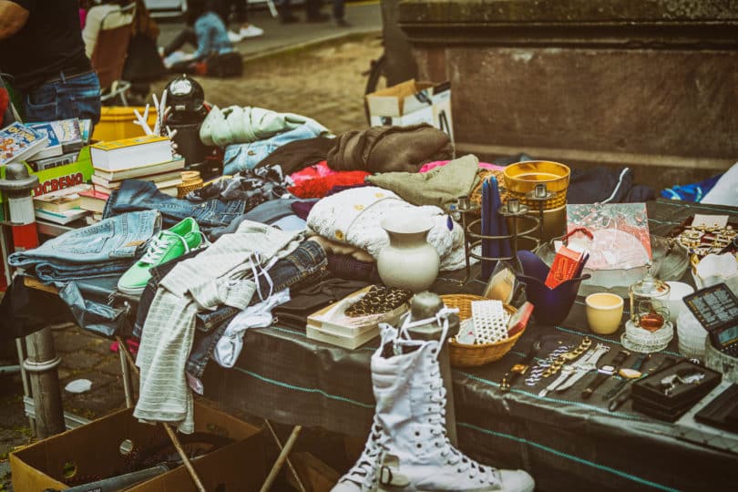 Flohmarkt am Volksfestplatz in der Friedrichsau in Ulm