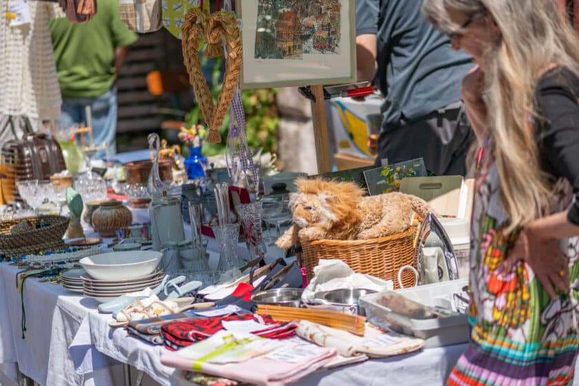 Flohmarkt am Porta Möbelhaus in Aachen