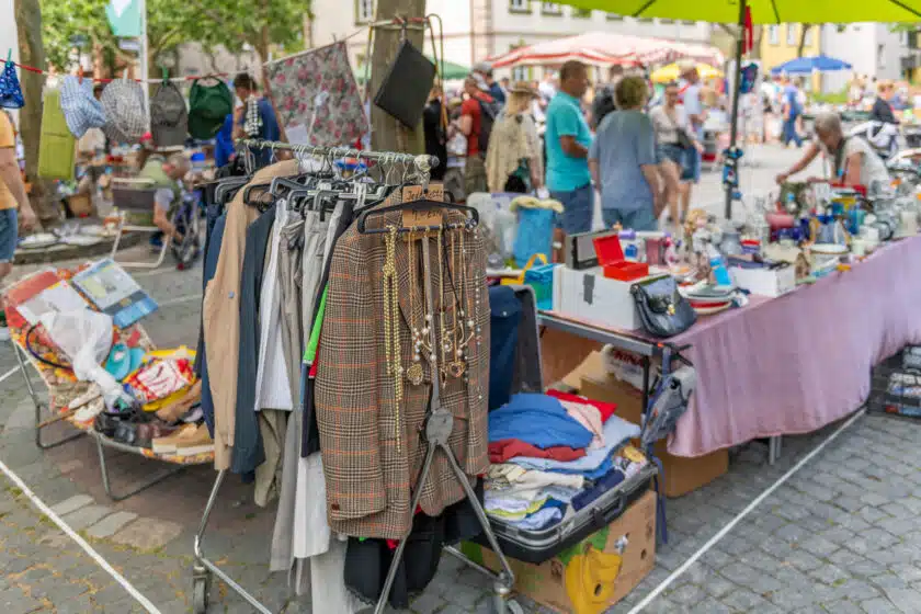 Flohmarkt am Freibad-Parkplatz in Göppingen