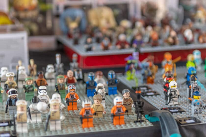 Spiel- und Fahrzeugbörse mit Bücher der VHS Schorndorf